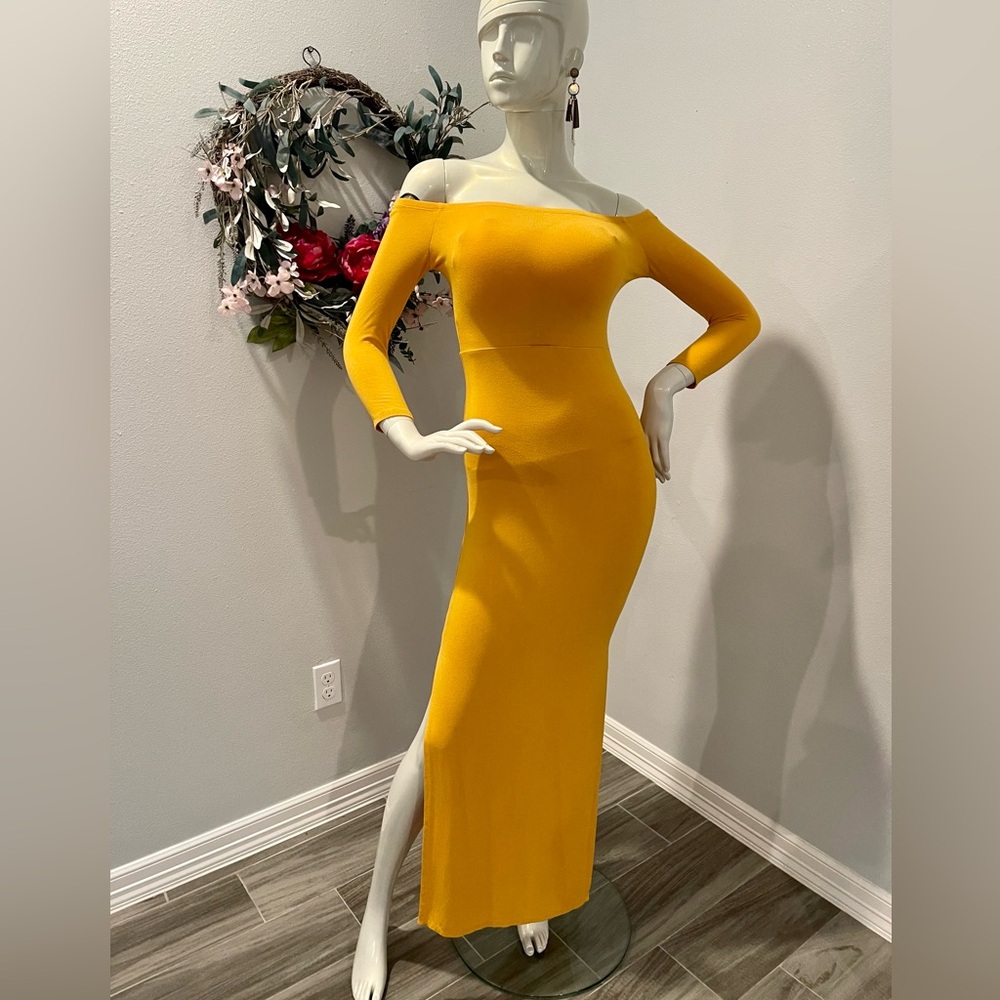 Forever 21 Off-the-Shoulder Bodycon Dress Size S